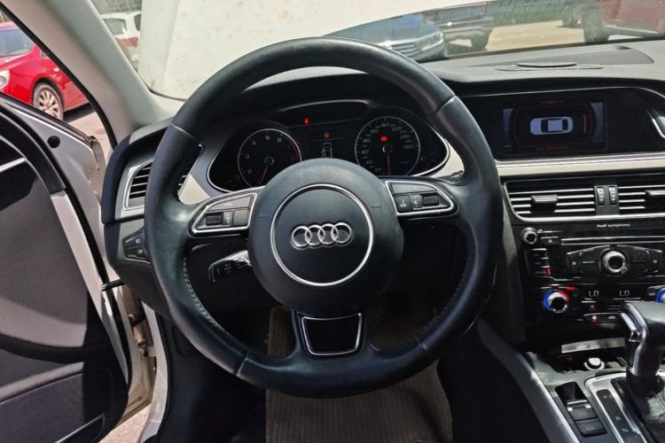 Used Audi A4L 2015 35 TFSI Automatic Standard Model Steering Wheel