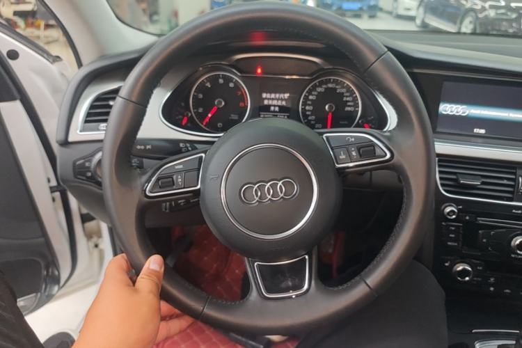Used Audi A4L 2015 35 TFSI Automatic Comfort Model Steering Wheel
