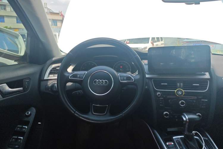 Used Audi A4L 2015 35 TFSI Automatic Standard Model Steering Wheel