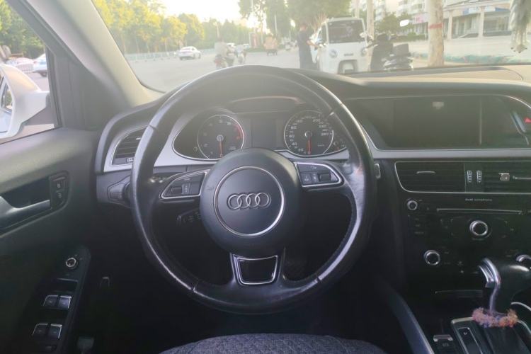 Used Audi A4L 2015 35 TFSI Automatic Standard Model Steering Wheel