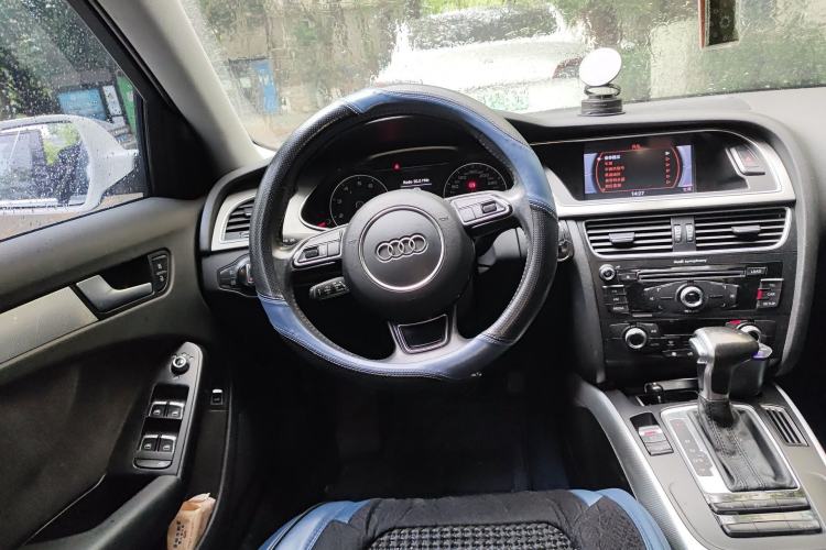 Used Audi A4L 2015 35 TFSI Automatic Standard Model Steering Wheel