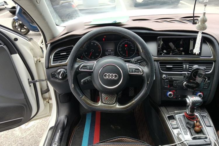 Used Audi A4L 2015 35 TFSI Automatic Standard Model Steering Wheel