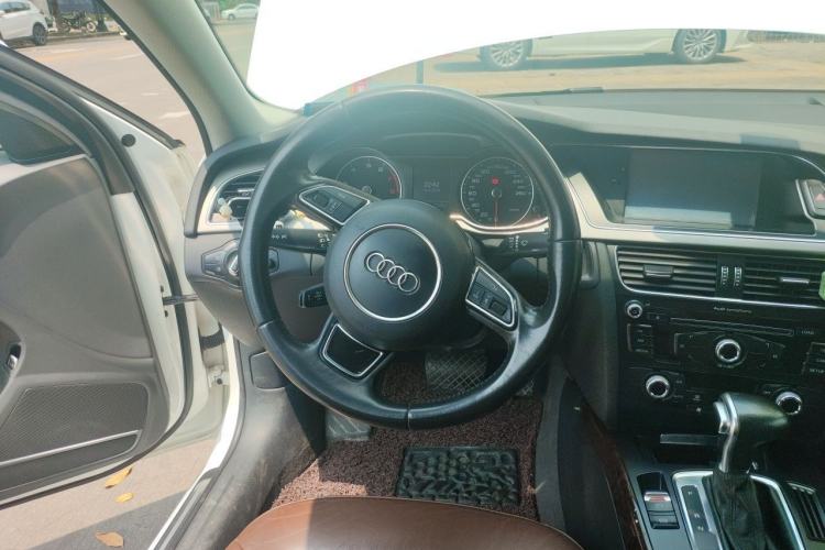 Used Audi A4L 2015 35 TFSI Automatic Standard Model Steering Wheel