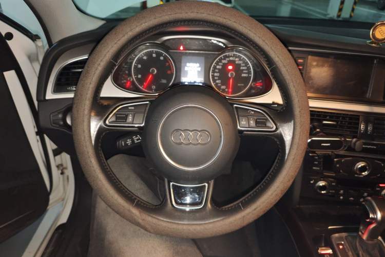 Used Audi A4L 2015 35 TFSI Automatic Comfort Model Steering Wheel