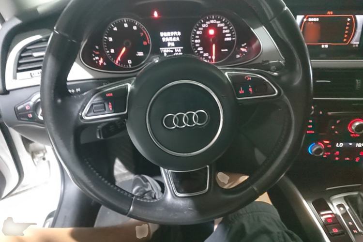 Used Audi A4L 2015 35 TFSI Automatic Standard Model Steering Wheel