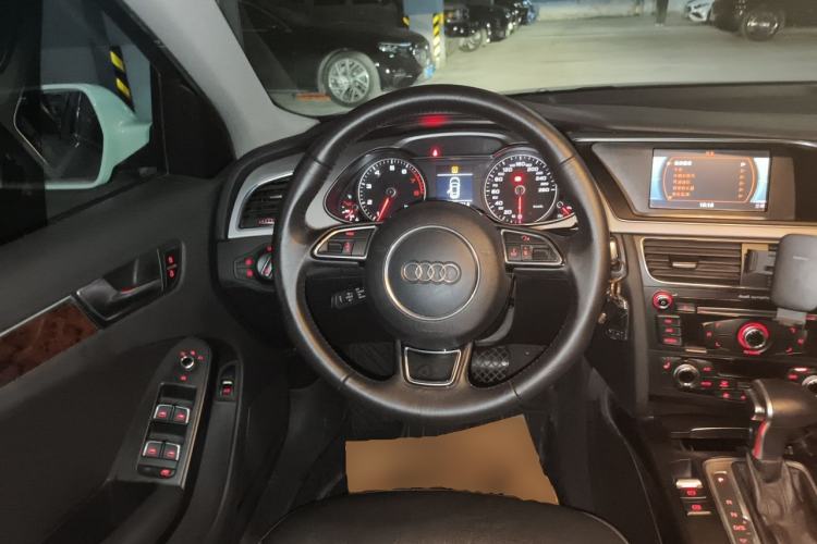 Used Audi A4L 2015 35 TFSI Automatic Comfort Model Steering Wheel