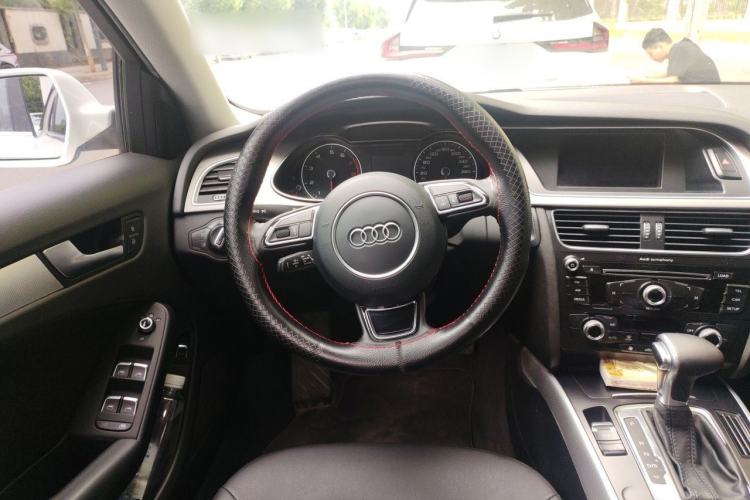 Used Audi A4L 2015 35 TFSI Automatic Standard Model Steering Wheel