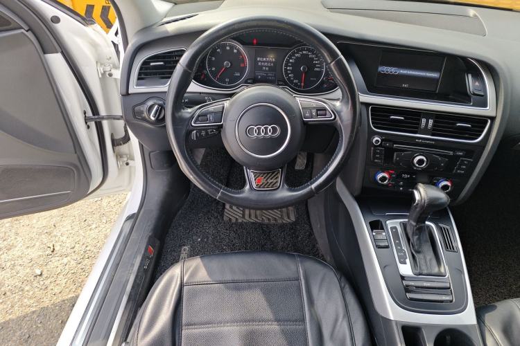 Used Audi A4L 2015 35 TFSI Automatic Standard Model Steering Wheel