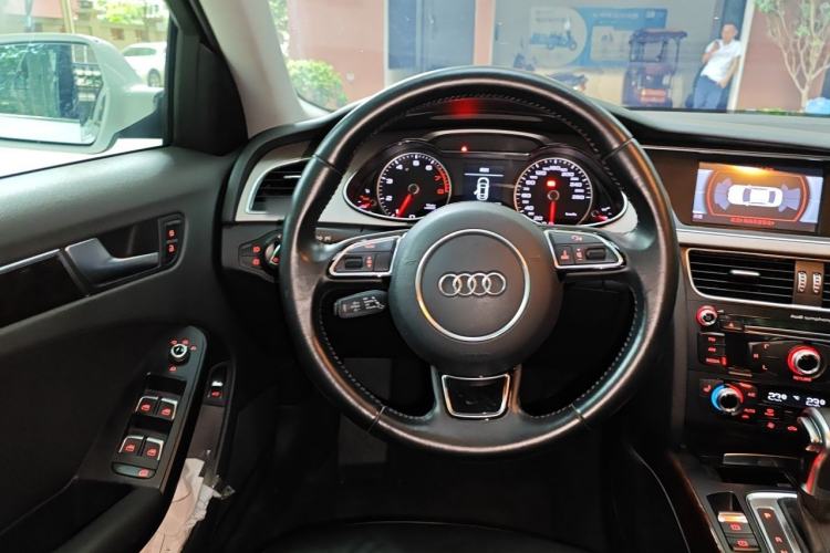 Used Audi A4L 2015 35 TFSI Automatic Comfort Model Steering Wheel