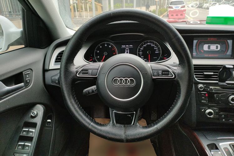 Used Audi A4L 2015 35 TFSI Automatic Comfort Model Steering Wheel
