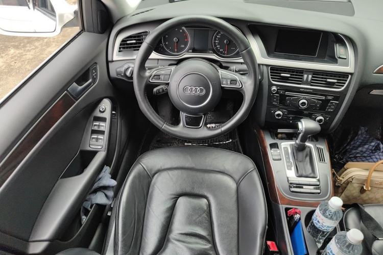 Used Audi A4L 2015 35 TFSI Automatic Comfort Model Steering Wheel