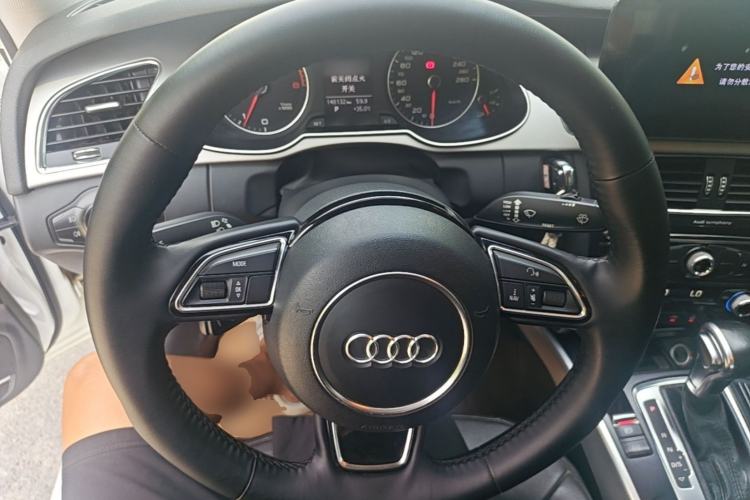 Used Audi A4L 2015 35 TFSI Automatic Standard Model Steering Wheel