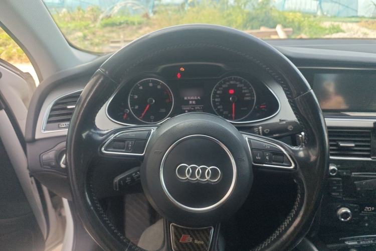 Used Audi A4L 2015 35 TFSI Automatic Standard Model Steering Wheel