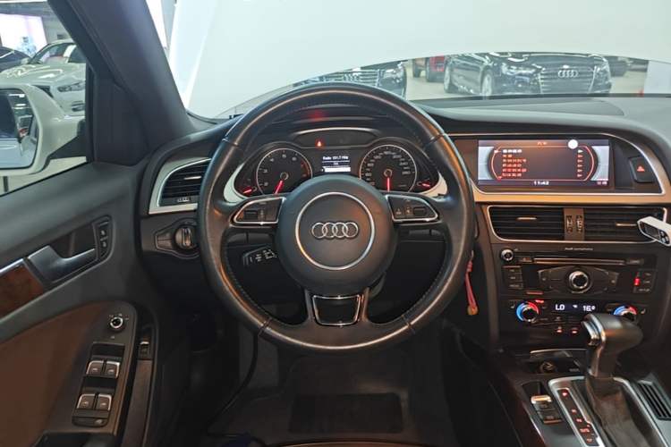 Used Audi A4L 2015 35 TFSI Automatic Comfort Model Steering Wheel