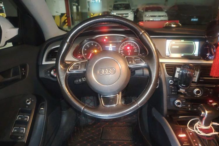 Used Audi A4L 2015 35 TFSI Automatic Standard Model Steering Wheel
