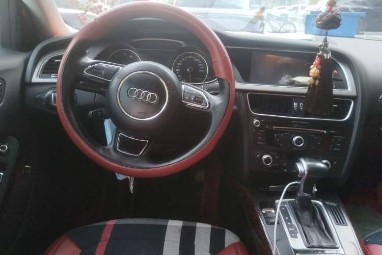Used Audi A4L 2015 35 TFSI Automatic Comfort Model Steering Wheel
