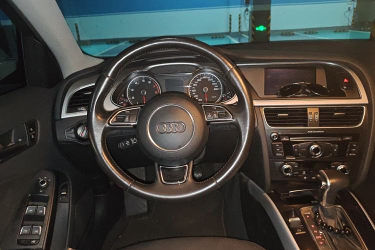 Used Audi A4L 2015 35 TFSI Automatic Standard Model Steering Wheel