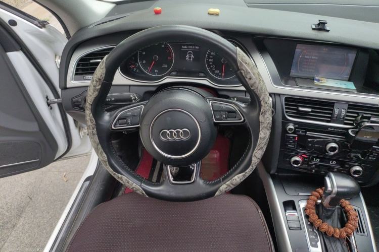 Used Audi A4L 2015 35 TFSI Automatic Standard Model Steering Wheel
