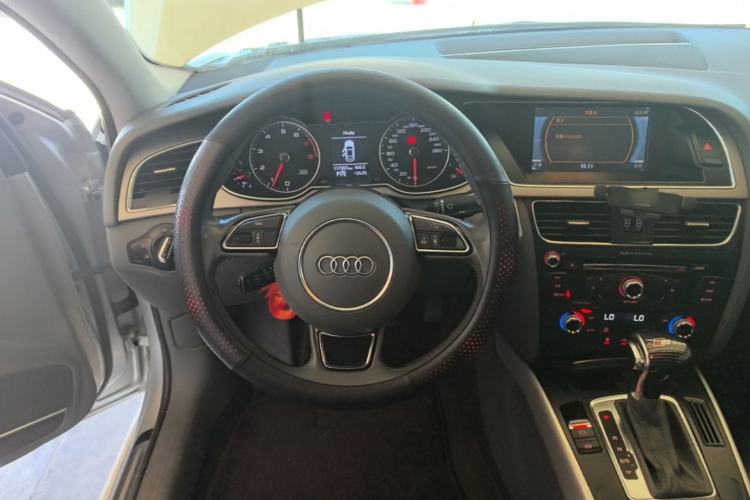 Used Audi A4L 2015 35 TFSI Automatic Standard Model Steering Wheel