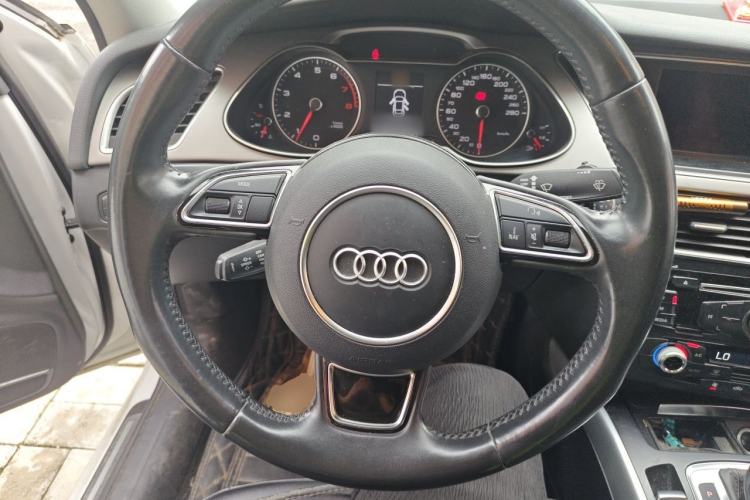 Used Audi A4L 2015 35 TFSI Automatic Standard Model Steering Wheel