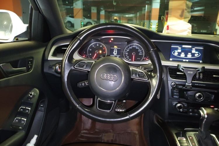 Used Audi A4L 2015 35 TFSI Automatic Comfort Model Steering Wheel
