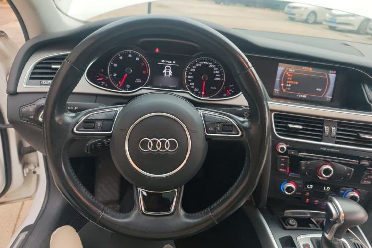 Used Audi A4L 2015 35 TFSI Automatic Standard Model Steering Wheel