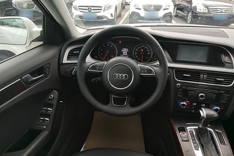Used Audi A4L 2015 35 TFSI Automatic Comfort Model Steering Wheel