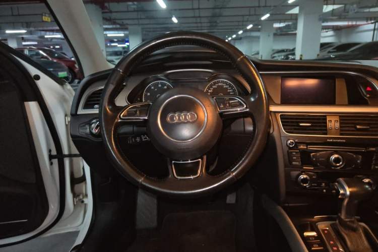 Used Audi A4L 2015 45 TFSI quattro Individual Sport Edition Steering Wheel