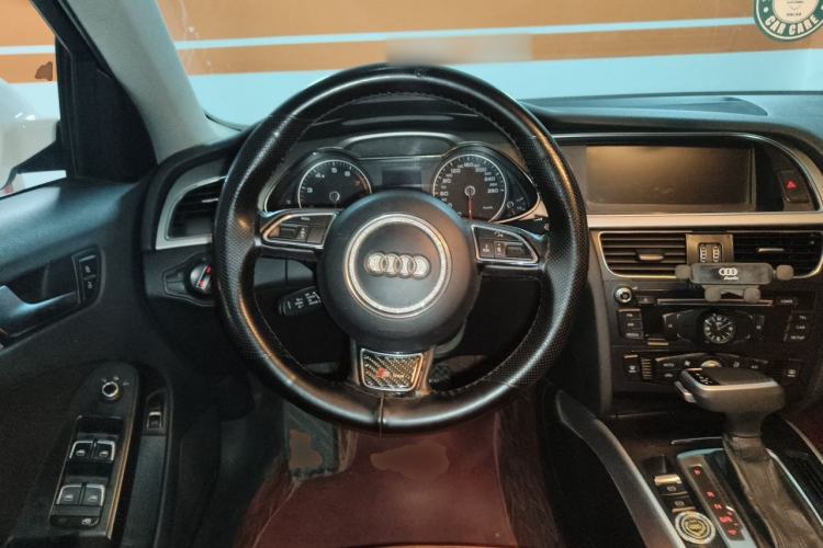 Used Audi A4L 2015 35 TFSI Automatic Standard Model Steering Wheel
