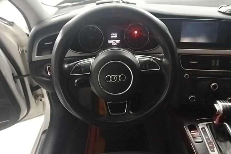 Used Audi A4L 2015 35 TFSI Automatic Comfort Model Steering Wheel