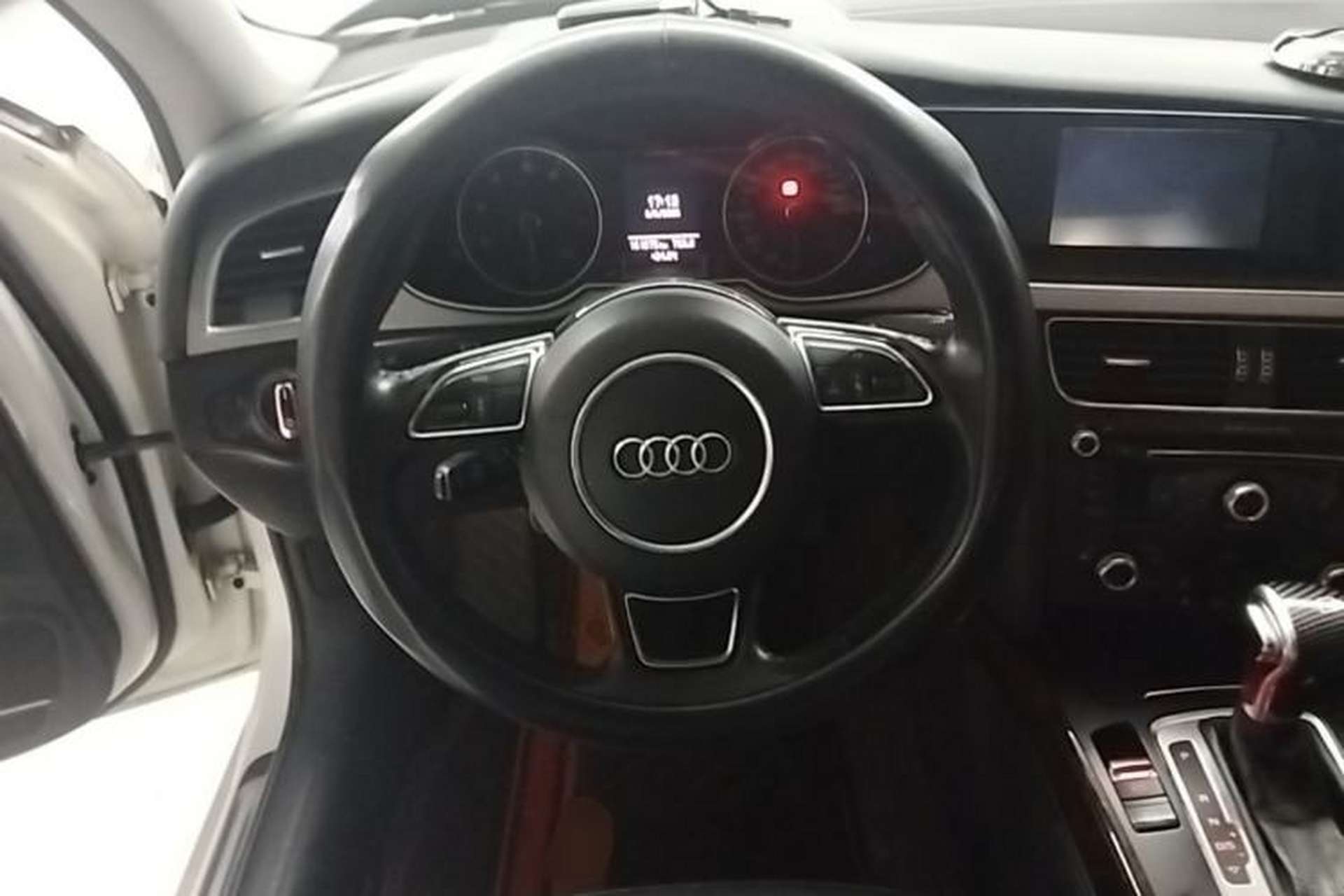 Used Audi A4L 2015 35 TFSI Automatic Comfort Model Steering Wheel