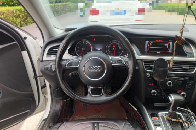 Used Audi A4L 2015 35 TFSI Automatic Standard Model Steering Wheel