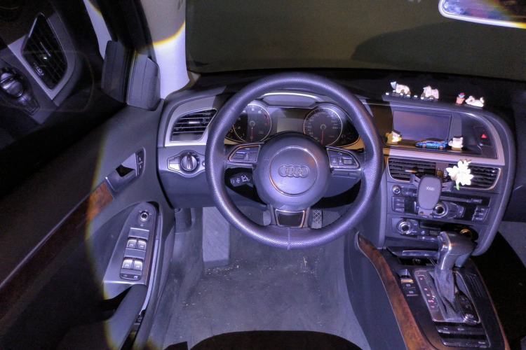 Used Audi A4L 2015 35 TFSI Automatic Standard Model Steering Wheel