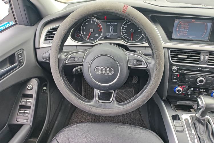 Used Audi A4L 2015 35 TFSI Automatic Standard Model Steering Wheel