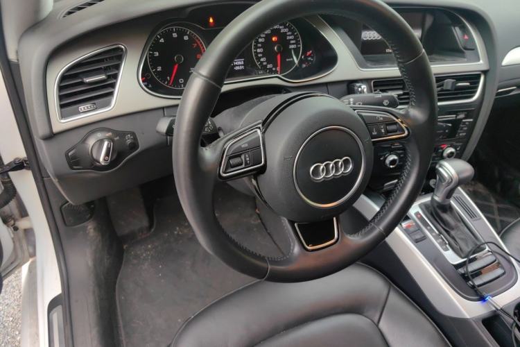 Used Audi A4L 2015 35 TFSI Automatic Standard Model Steering Wheel