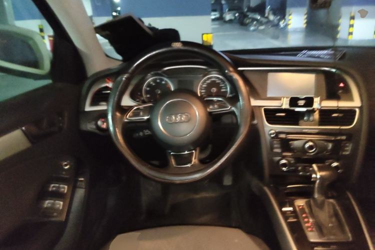 Used Audi A4L 2015 35 TFSI Automatic Standard Model Steering Wheel