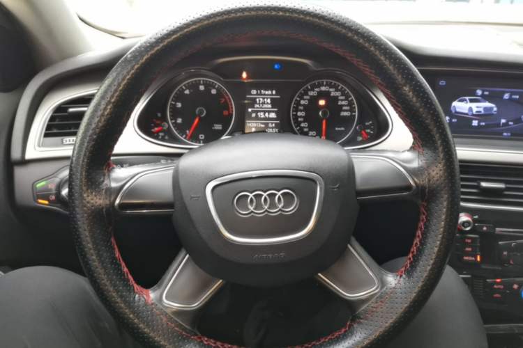 Used Audi A4L 2015 30 TFSI Automatic Comfort Model Steering Wheel