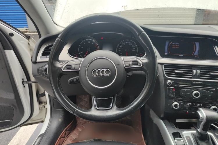 Used Audi A4L 2015 35 TFSI Automatic Standard Model Steering Wheel