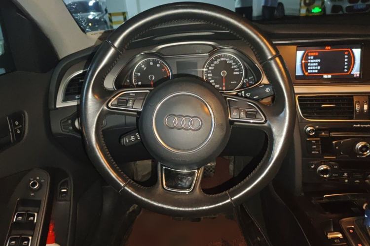 Used Audi A4L 2015 35 TFSI Automatic Standard Model Steering Wheel