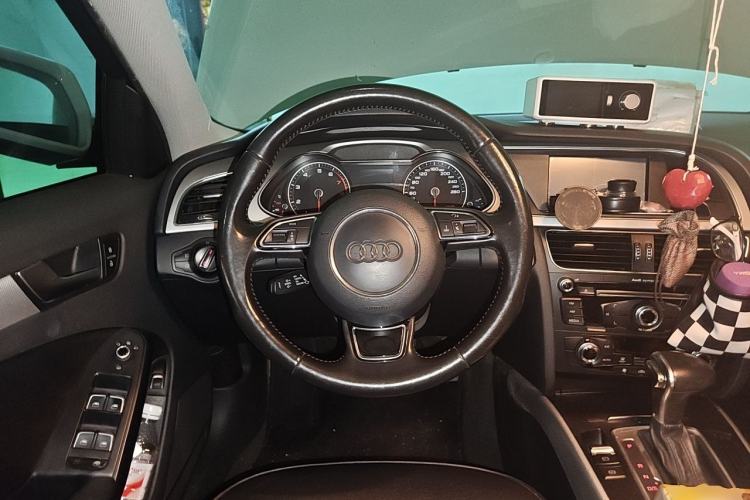 Used Audi A4L 2015 35 TFSI Automatic Standard Model Steering Wheel
