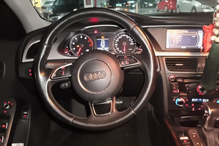 Used Audi A4L 2015 35 TFSI Automatic Comfort Model Steering Wheel