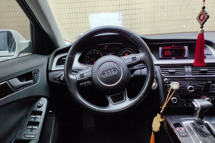 Used Audi A4L 2015 35 TFSI Automatic Comfort Model Steering Wheel