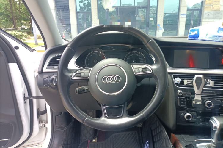 Used Audi A4L 2015 35 TFSI Automatic Comfort Model Steering Wheel