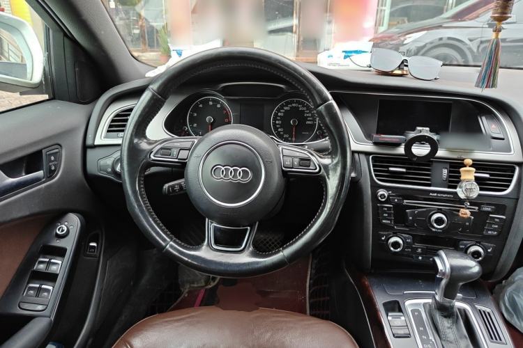 Used Audi A4L 2015 35 TFSI Automatic Comfort Model Steering Wheel