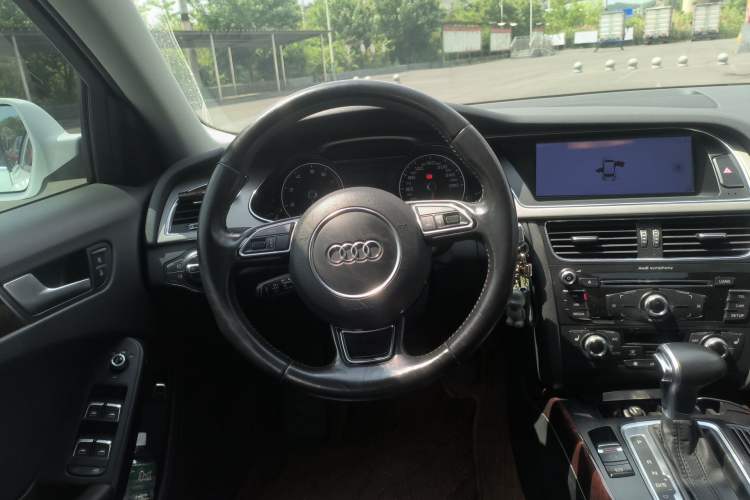 Used Audi A4L 2015 35 TFSI Automatic Comfort Model Steering Wheel