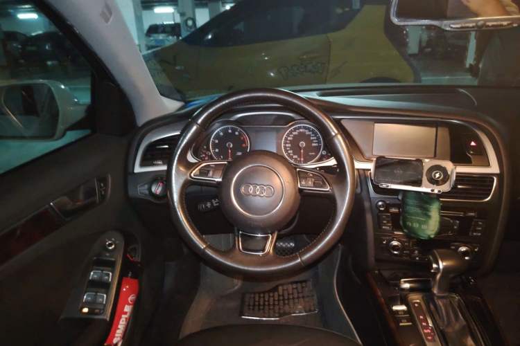 Used Audi A4L 2015 35 TFSI Automatic Comfort Model Steering Wheel