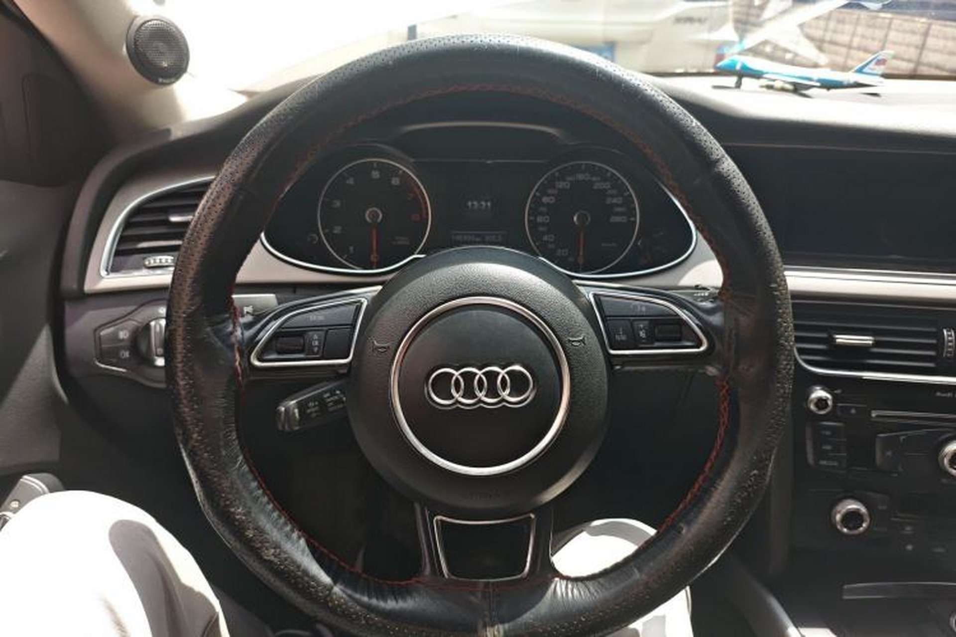 Used Audi A4L 2015 35 TFSI Automatic Standard Model Steering Wheel