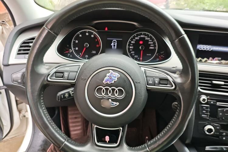 Used Audi A4L 2015 35 TFSI Automatic Standard Model Steering Wheel