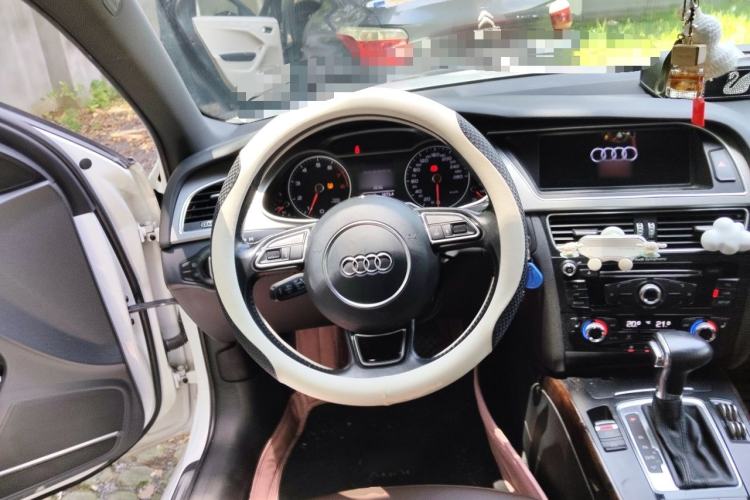 Used Audi A4L 2015 35 TFSI Automatic Comfort Model Steering Wheel