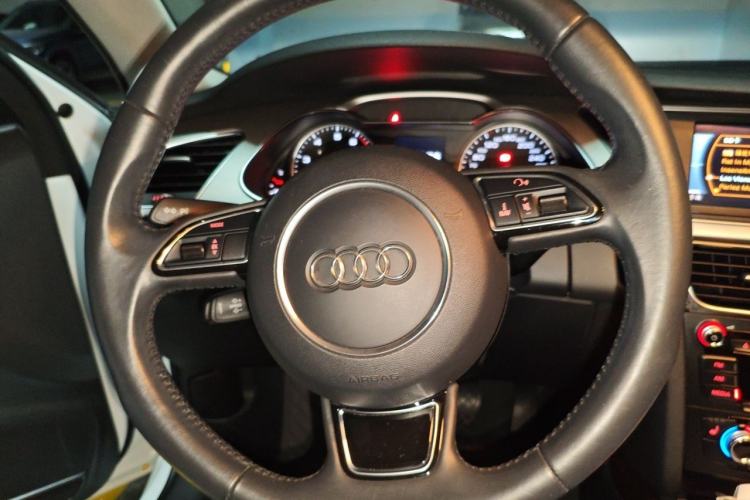 Used Audi A4L 2015 35 TFSI Automatic Comfort Model Steering Wheel